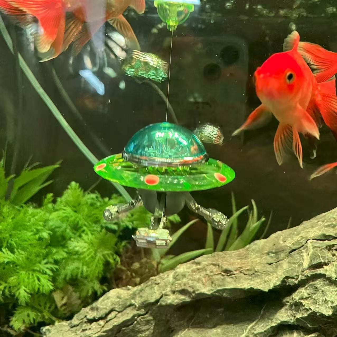 Aquarium Fish World - Statua UFO Sospesa per Acquario, Decorazione